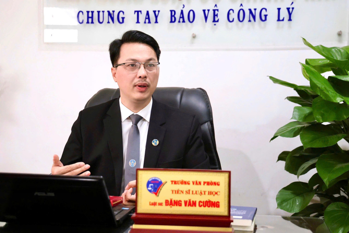 Cháu bé ném dép trúng van nước làm hỏng thang máy chung cư: Ai bồi thường?