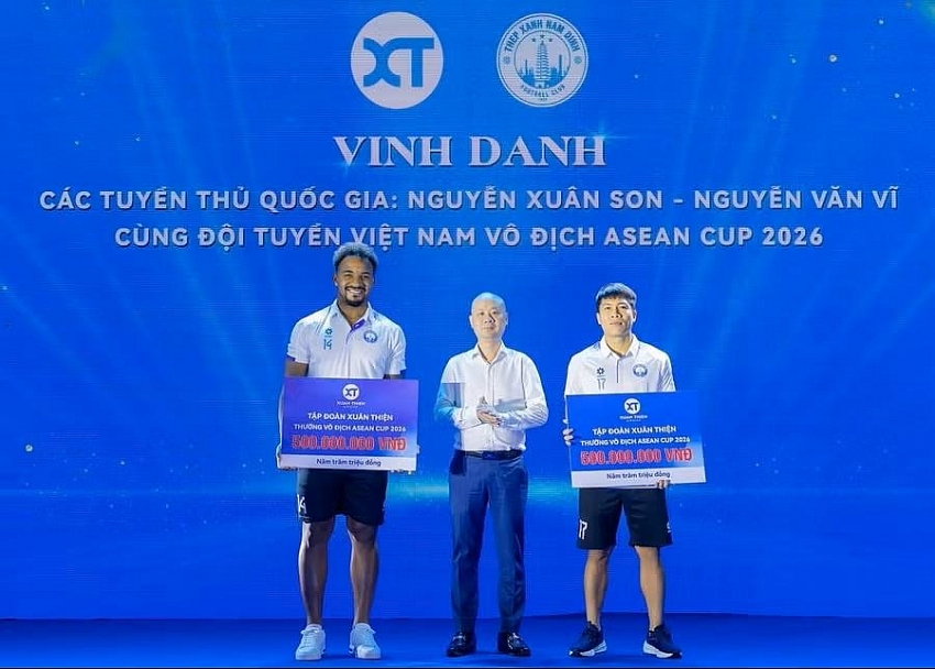 Xuân Son, Văn Vỹ nhận thưởng lớn