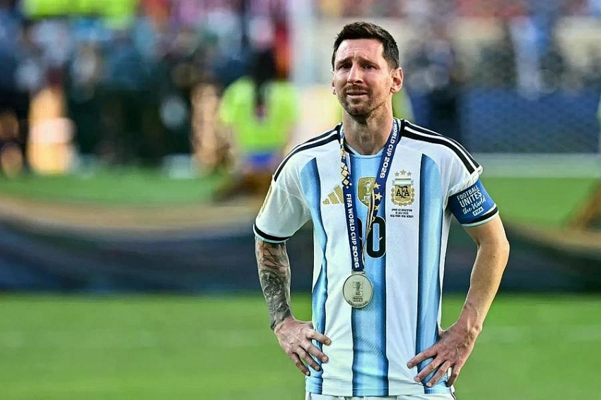 Messi chia tay tuyển Argentina