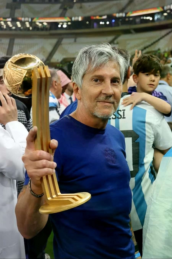 Messi chia tay tuyển Argentina