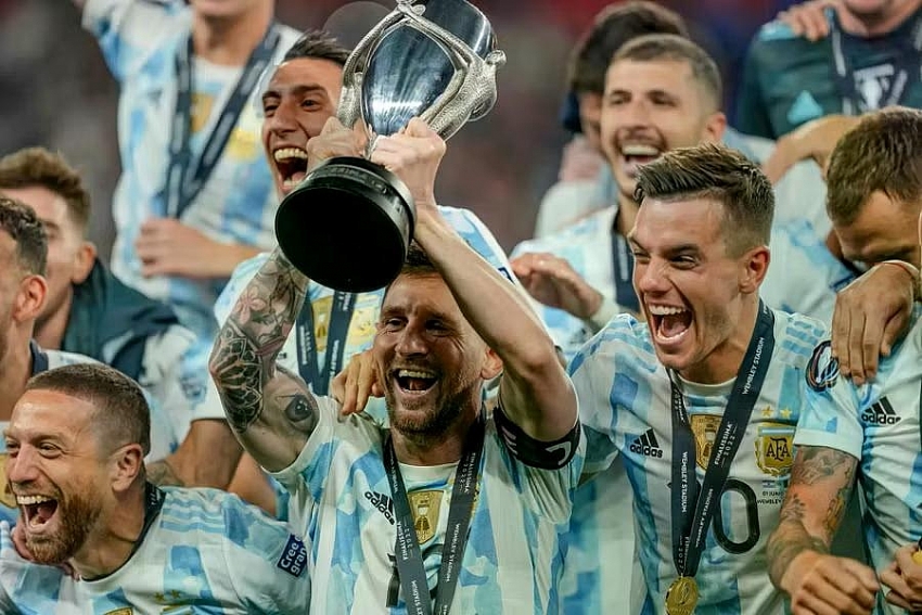 Messi chia tay tuyển Argentina