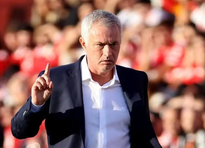 HLV Mourinho dành lời đặc biệt cho Messi