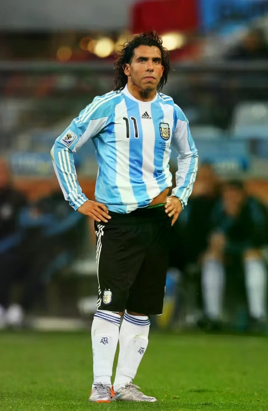 Messi, Ronaldo lần đầu tiên thi đấu cùng nhau?