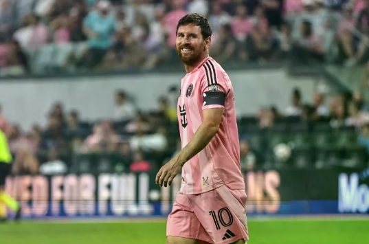 Messi, Ronaldo lần đầu tiên thi đấu cùng nhau?