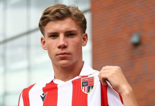 Man United bán tài năng tuổi teen
