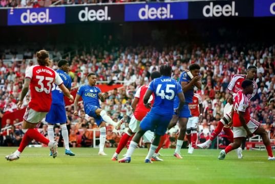 Arsenal thắng ngược Chelsea