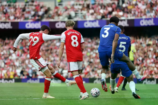 Arsenal thắng ngược Chelsea