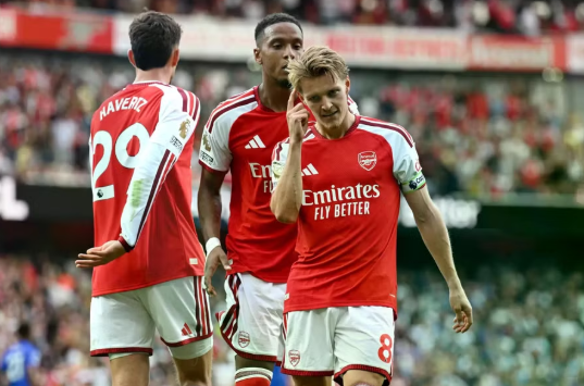 Arsenal thắng ngược Chelsea