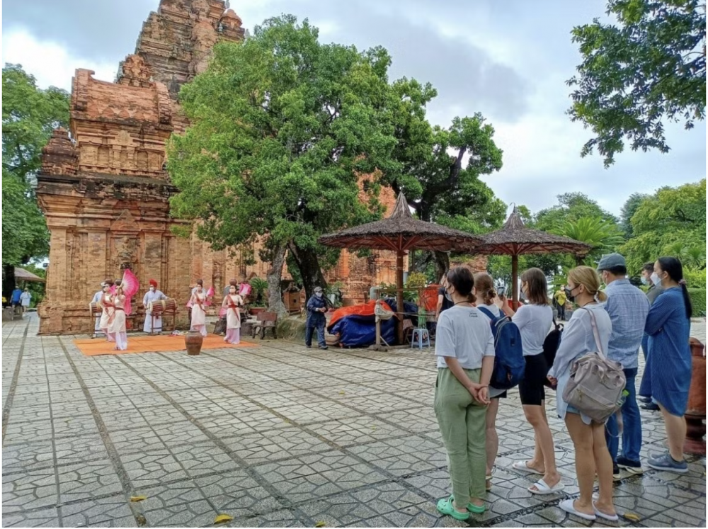 Cuộc “đổ bộ” của khách du lịch Nga