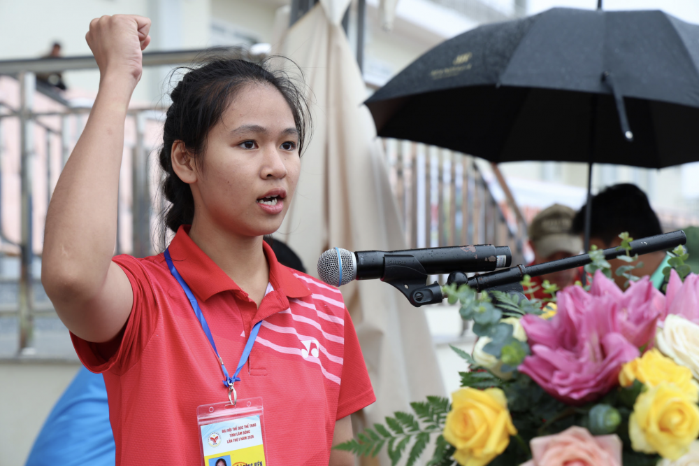 VĐV của đoàn Sở Giáo dục và Đào tạo tuyên thệ thi đấu trung thực