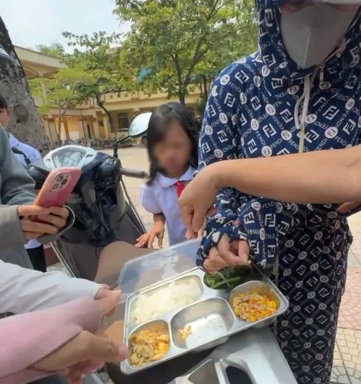 Sau loạt phản ánh về bữa ăn bán trú Hà Nội yêu cầu rà soát toàn diện