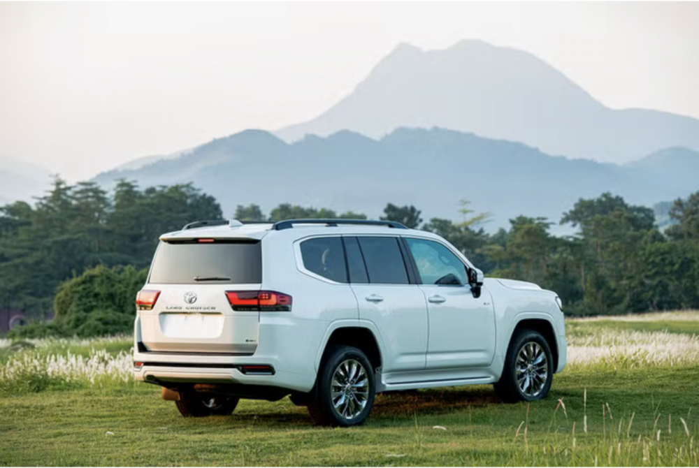 Toyota Land Cruiser lần đầu có bản hybrid tại Việt Nam, giá từ 4,71 tỷ đồng
