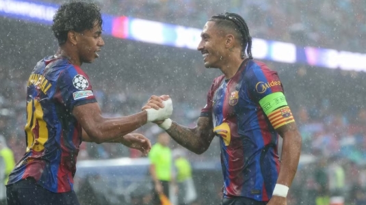 HLV Barca: "Yamal xứng đáng giành Quả bóng Vàng"