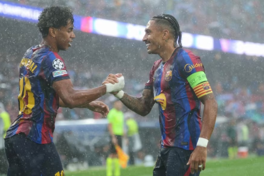 HLV Barca: "Yamal xứng đáng giành Quả bóng Vàng"