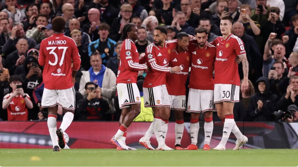 Manchester United, Bayern Munich thắng đậm ngày ra quân