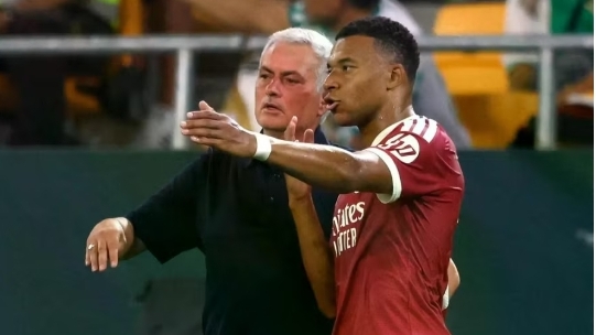 HLV Mourinho dùng cách đặc biệt bảo vệ Mbappe, Vinicius