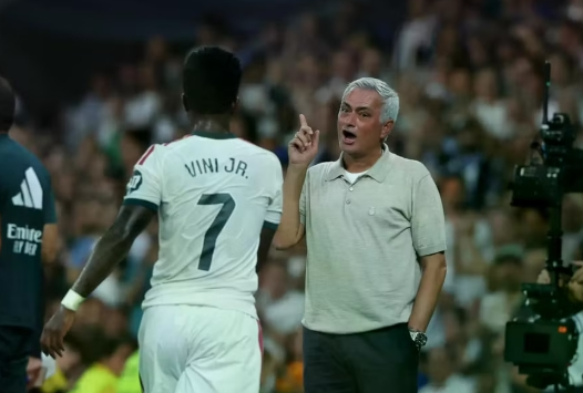 HLV Mourinho dùng cách đặc biệt bảo vệ Mbappe, Vinicius