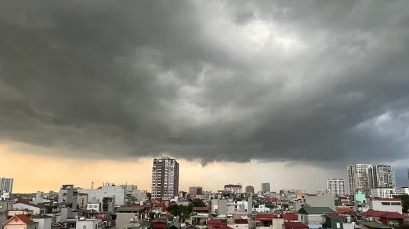 Trong 3 giờ tới, Hà Nội có mưa rào và dông, đề phòng lốc, sét, mưa đá và gió giật mạnh