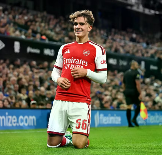 Thần đồng Arsenal được so sánh với Lionel Messi