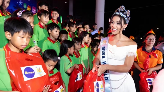Top 3 Miss World 2026 đón Trung thu cùng thiếu nhi Việt Nam