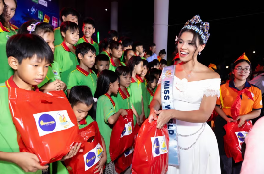 Top 3 Miss World 2026 đón Trung thu cùng thiếu nhi Việt Nam