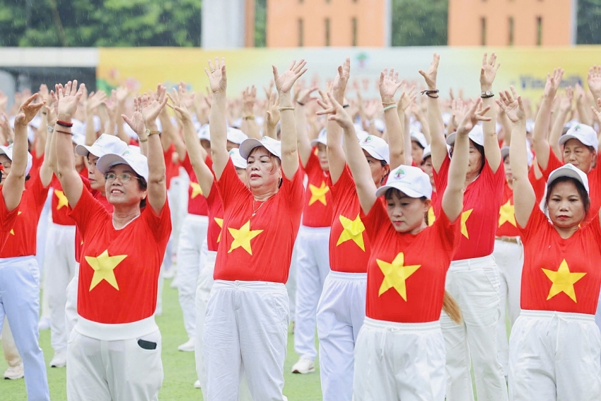 Vinamilk Sure đồng hành cùng người cao tuổi chủ động sống khỏe Vinamilk Sure đồng hành cùng người cao tuổi chủ động sống khỏe