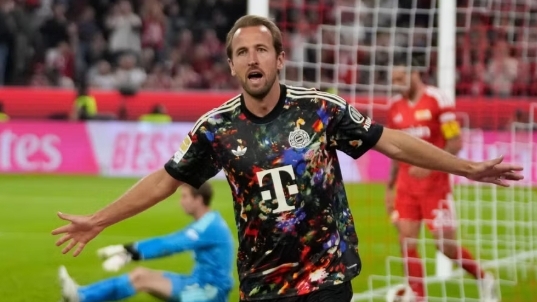 Harry Kane phá kỷ lục 49 năm ở Bundesliga