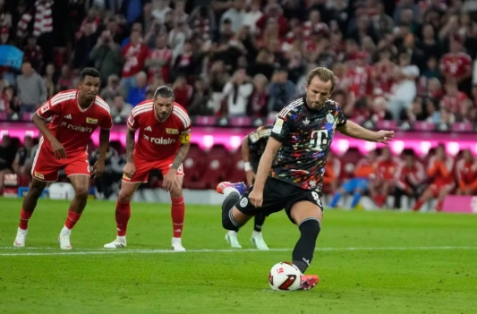 Harry Kane phá kỷ lục 49 năm ở Bundesliga