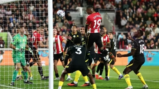 Chelsea trắng tay trước Brentford sau 88 năm