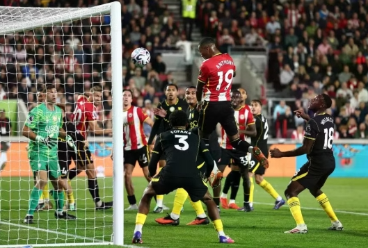Chelsea trắng tay trước Brentford sau 88 năm