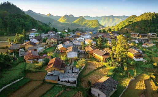 “Làng Du lịch tốt nhất thế giới” Lô Lô Chải đón nhận Huân chương Lao động hạng Ba