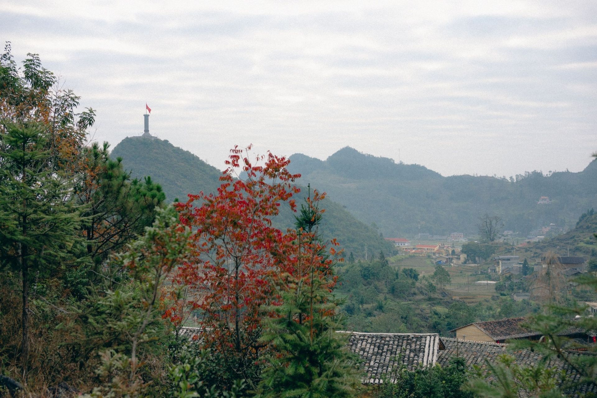“Làng Du lịch tốt nhất thế giới” Lô Lô Chải đón nhận Huân chương Lao động hạng Ba