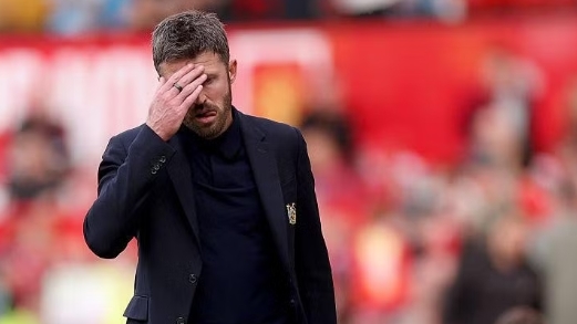 HLV Carrick nguy cơ mất việc tại Man Utd?