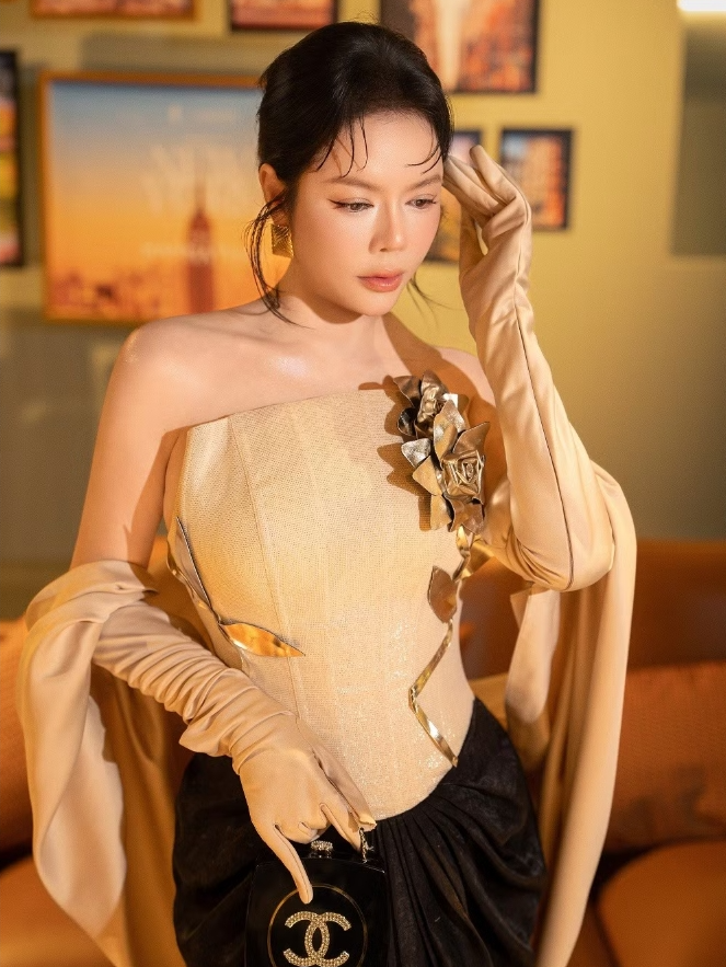 Lý Nhã Kỳ xuất hiện xinh đẹp ở sự kiện