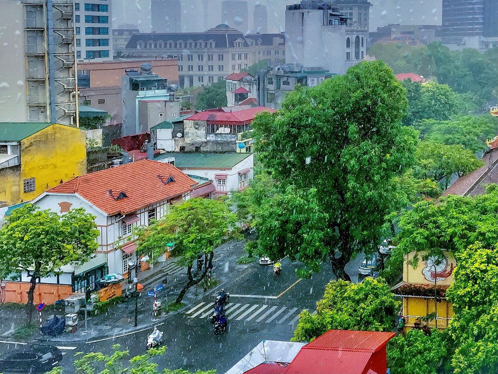 Dự báo thời tiết đêm nay và ngày mai 24/9: Hà Nội và các khu vực trên cả nước