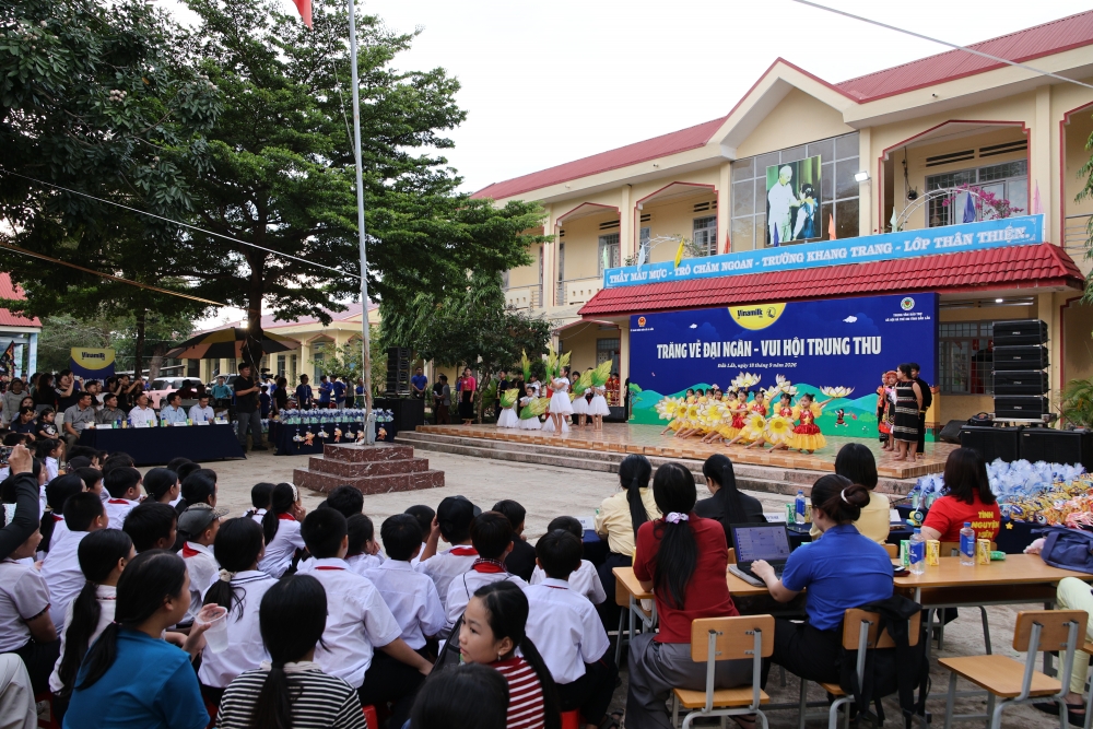 Gần 40.000 trẻ em cả nước vui đón Trung thu cùng Vinamilk