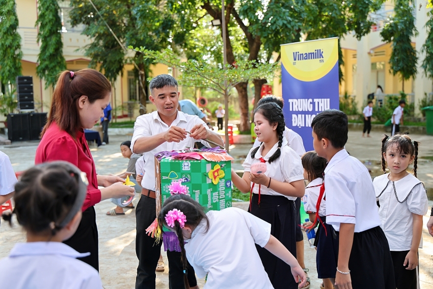 Gần 40.000 trẻ em cả nước vui đón Trung thu cùng Vinamilk