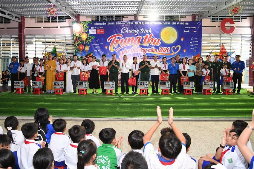 Gần 40.000 trẻ em cả nước vui đón Trung thu cùng Vinamilk