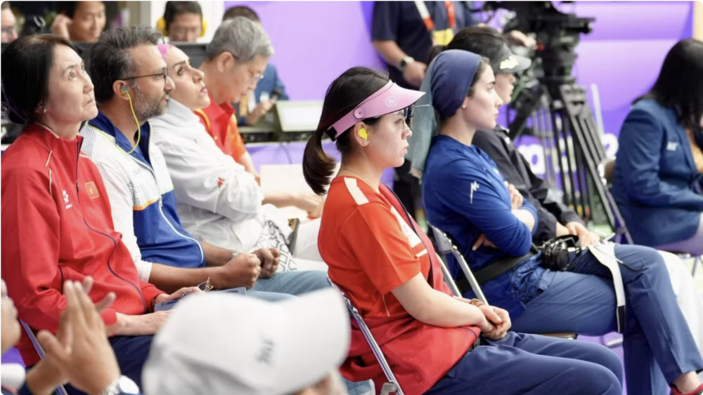 Xạ thủ Trịnh Thu Vinh lặng người khi dừng bước ở Top 4. (Ảnh: Thuỳ Linh - 28News tại Nhật Bản) Xạ thủ Trịnh Thu Vinh lặng người khi dừng bước ở Top 4. (Ảnh: Thuỳ Linh - 28News tại Nhật Bản)