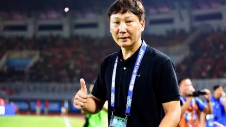 HLV Kim Sang-sik hé lộ chiến thuật đấu Thái Lan