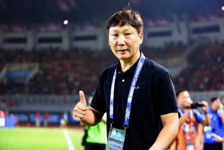 HLV Kim Sang-sik hé lộ chiến thuật đấu Thái Lan