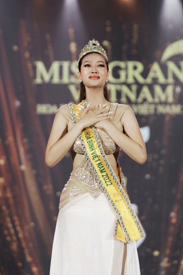 Xúc động khoảnh khắc Lona Kiều Loan gặp riêng Mai Ngô hậu chung kết Miss Grand VN