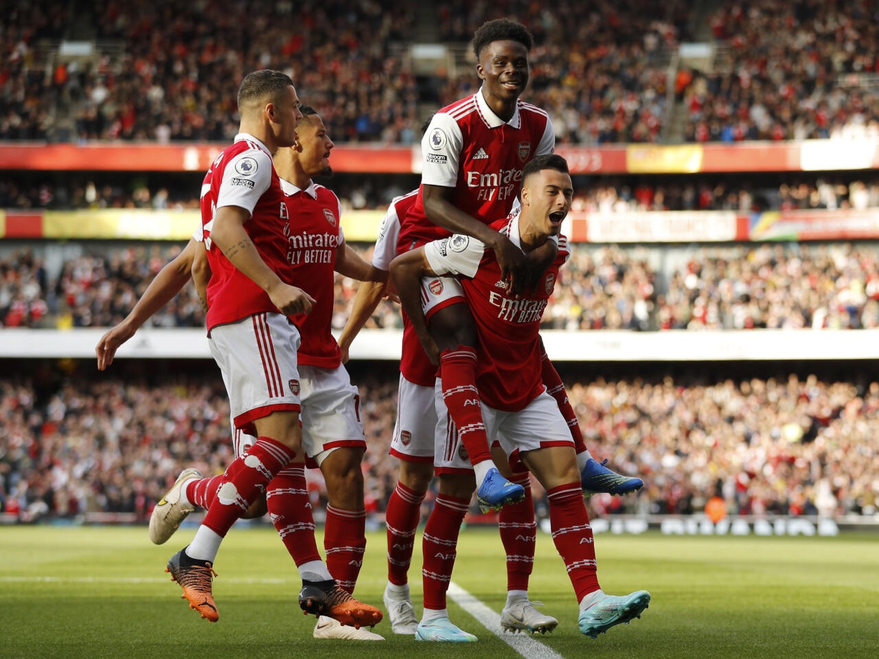 Arsenal gửi thách thức tới Man City trong cuộc đua danh hiệu