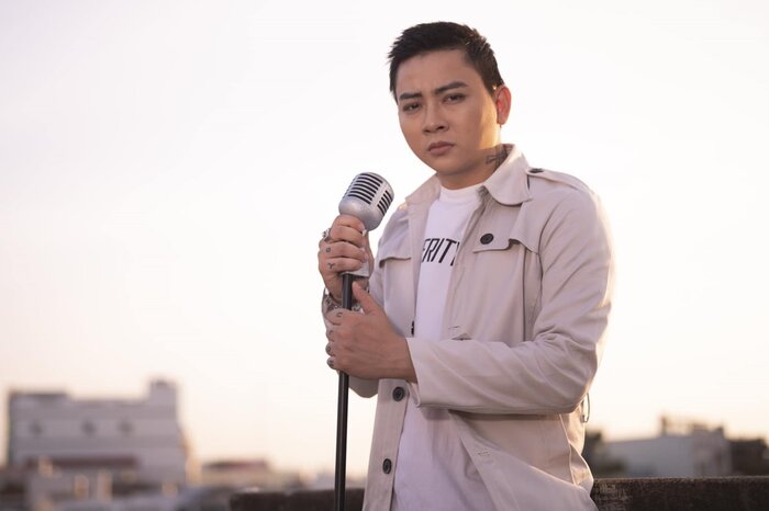 Hoài Lâm thông báo đi hát trở lại sau loạt biến cố, kết hợp với 'người tình sân khấu' của Nam Em