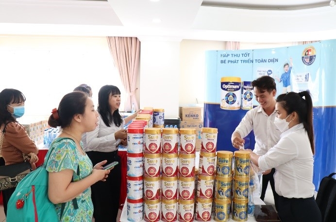 Vinamilk và Câu lạc bộ Điều dưỡng trưởng Việt Nam tập huấn chăm sóc sức khỏe trẻ em và người cao tuổi