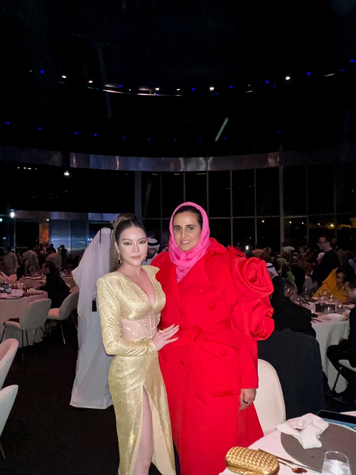 Lý Nhã Kỳ gặp gỡ siêu mẫu Naomi Campbell, công chúa Ả Rập tại tiệc VIP