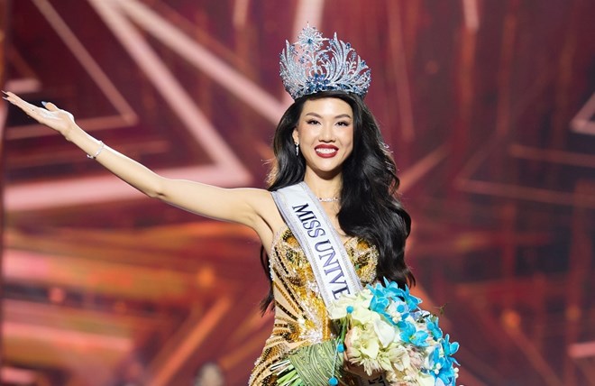 Ban tổ chức Miss Universe Vietnam làm rõ tin đồn Bùi Quỳnh Hoa hít bóng cười