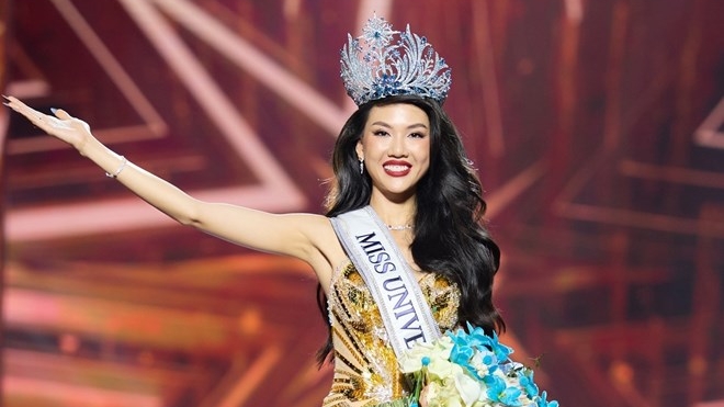 Ban tổ chức Miss Universe Vietnam làm rõ tin đồn Bùi Quỳnh Hoa hít bóng cười