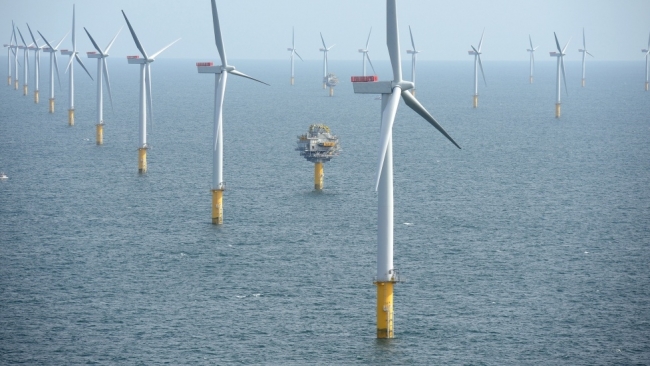 Trang trại điện gió ngoài khơi lớn nhất thế giới bắt đầu sản xuất điện