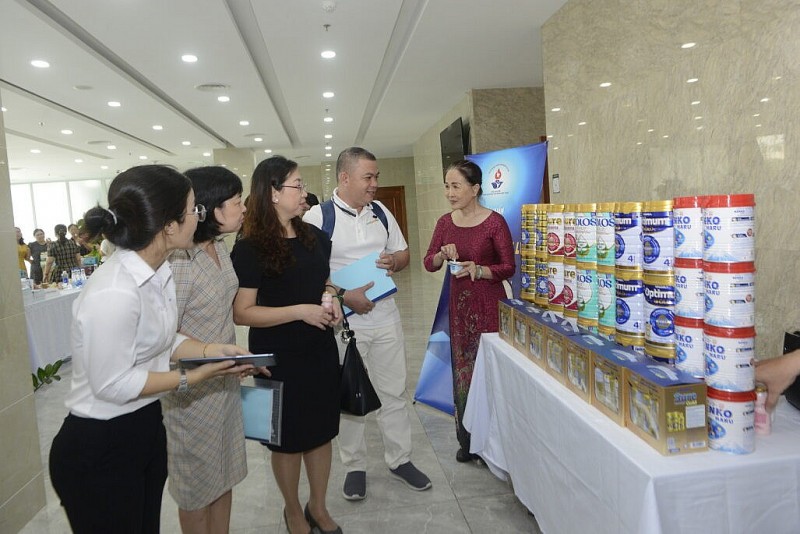 Vinamilk đồng hành cùng Câu lạc bộ điều dưỡng trưởng Việt Nam tập huấn chăm sóc dinh dưỡng bệnh lý cho người bệnh.